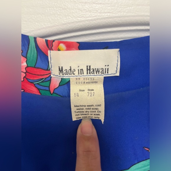 Vintage 1970’s Blue Hawaiian Made Floral MuuMuu - Picture 4 of 6